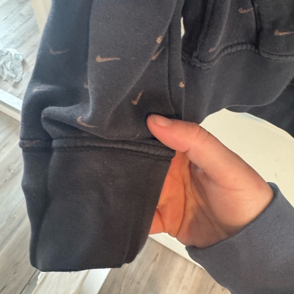 Nike hooded black and gold sweatshirt size small men’s - Picture 5 of 11